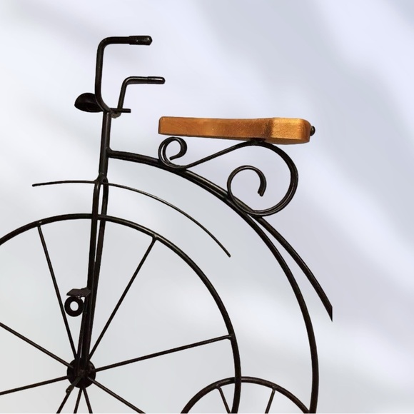 Unique 3D Vintage Tricycle Metal Wall hanging black iron frame & wood seat 20x19 - Picture 2 of 8
